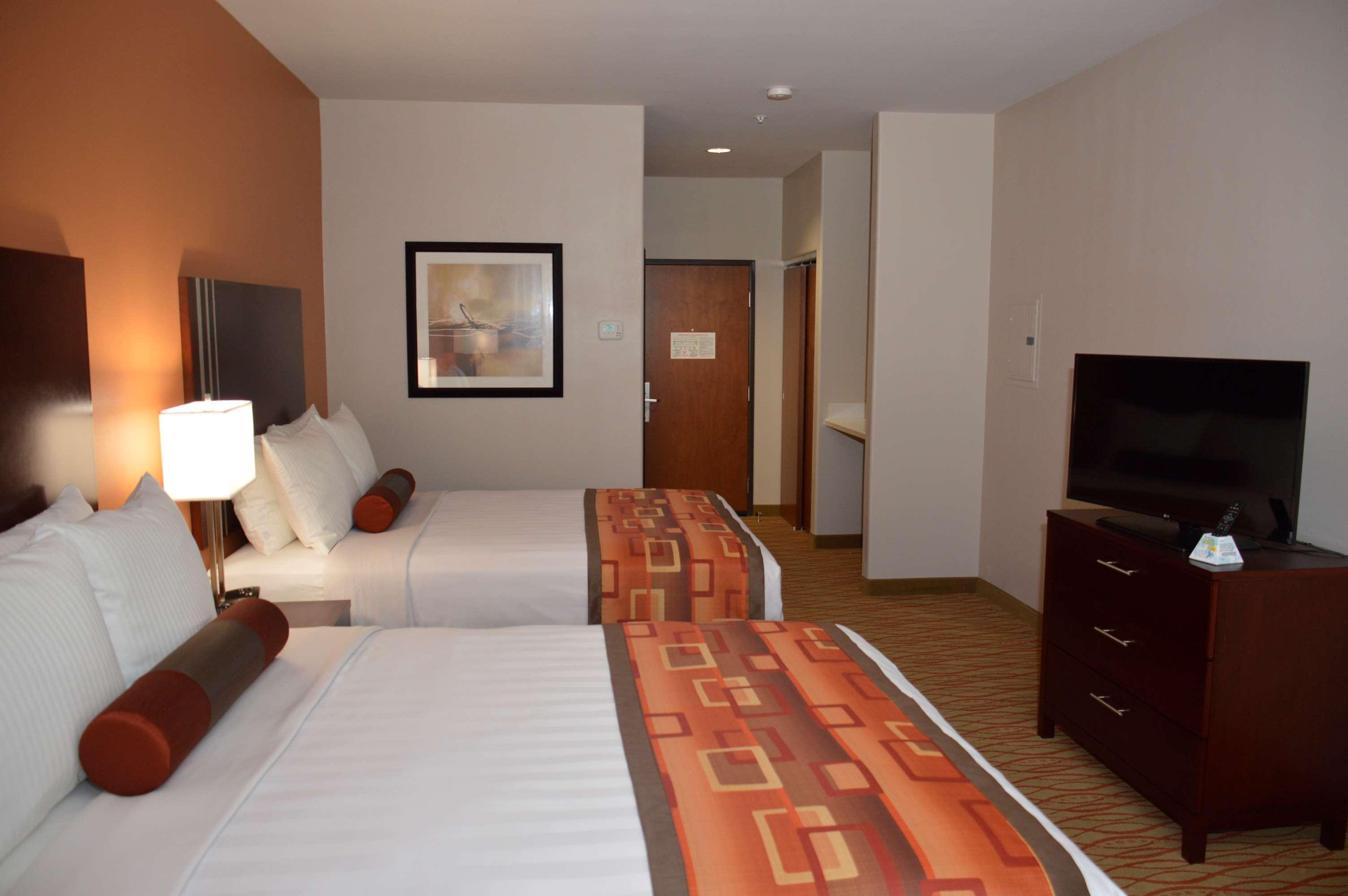 Best Western Plus Spring Inn & Suites Exterior foto