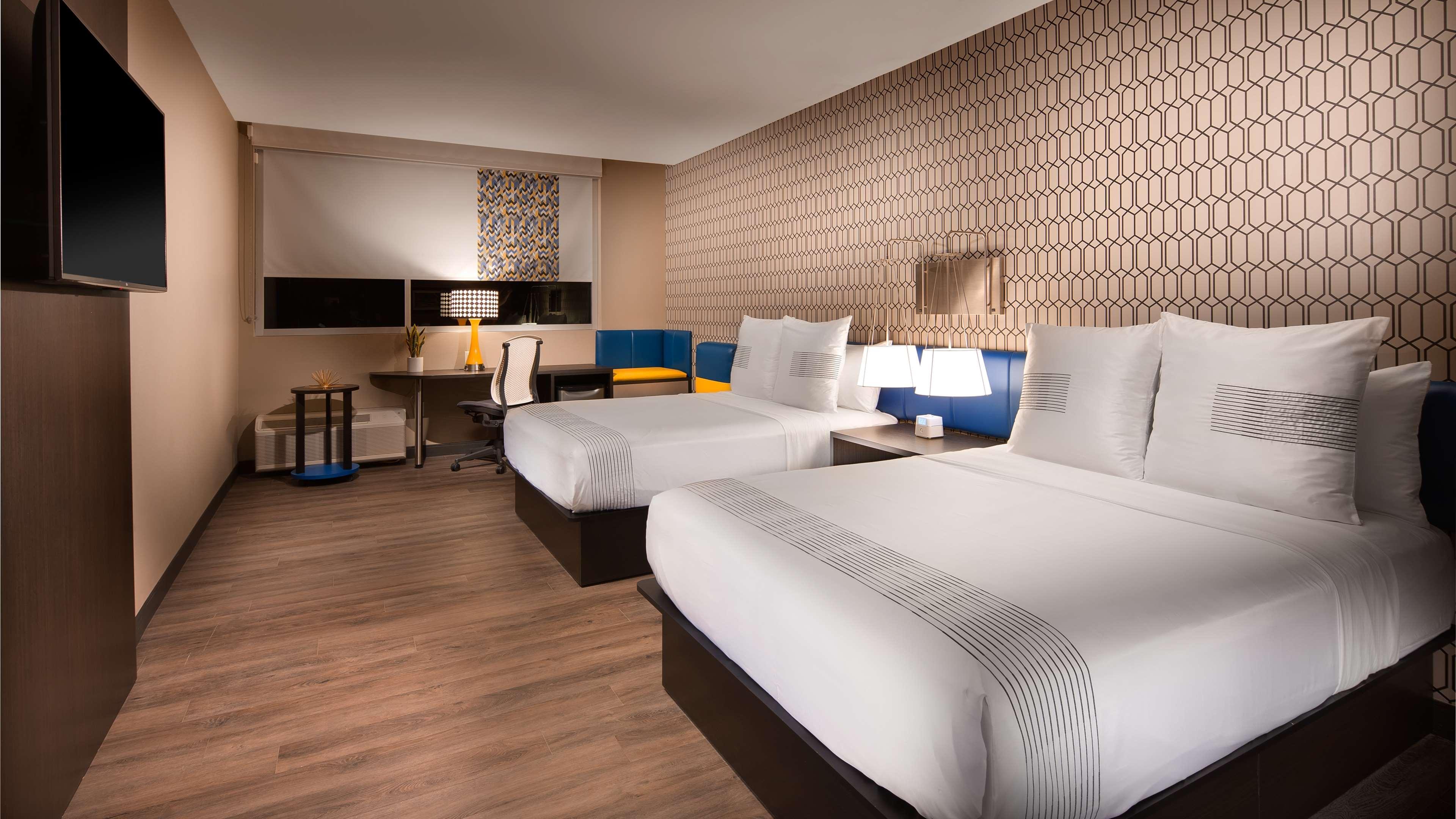 Best Western Plus Spring Inn & Suites Exterior foto